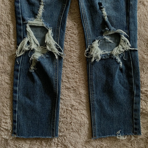 Ripped jeans from Windsor, size small (2), thick and lightly worn. - Picture 3 of 5